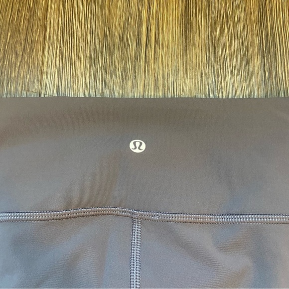 lululemon athletica Women's Leggings Ruched Petal-Hem - Picture 5 of 9